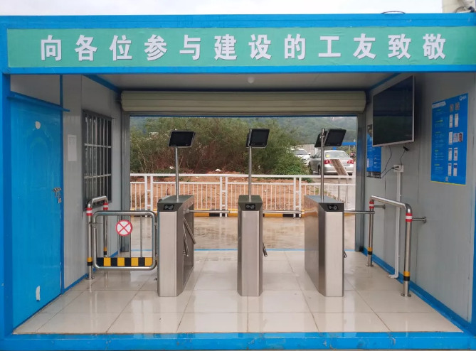 魯班長革新工地考勤，“人臉識(shí)別”助力摩天集團(tuán)工人管理升級(jí)